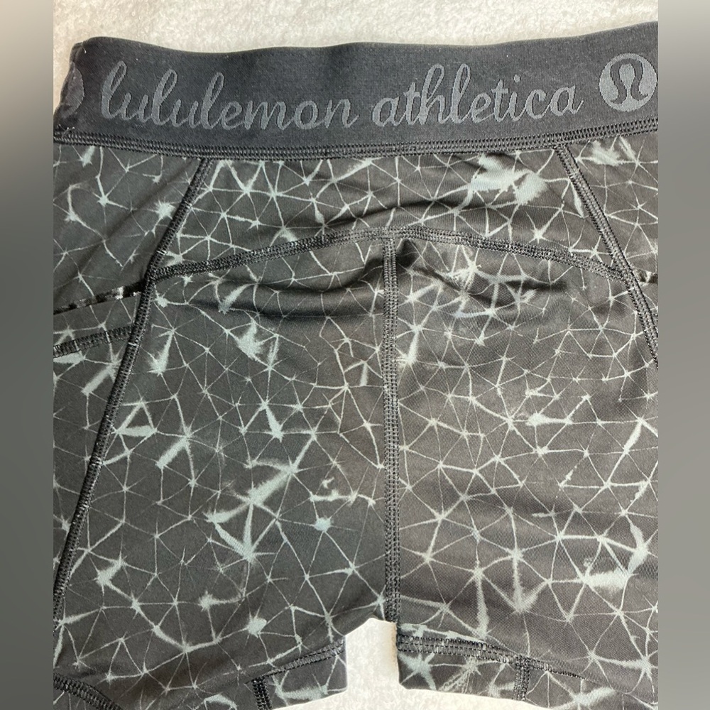 Lululemon Tight Stuff Short 4" - Black Geometric Print - Size [2 - Picture 5 of 7